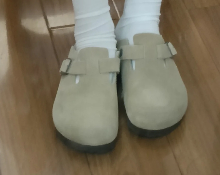 男子晒媳妇买了15双一样的勃肯鞋 虽然勃肯鞋很好穿，但15双是不是有点忒多了[笑