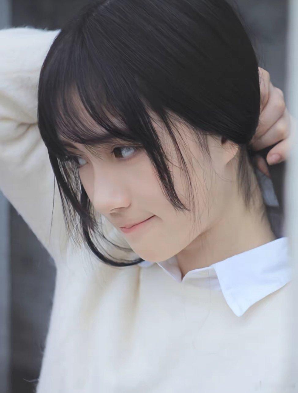 听说鞠婧祎是照着她整的？这也太像了吧…… 