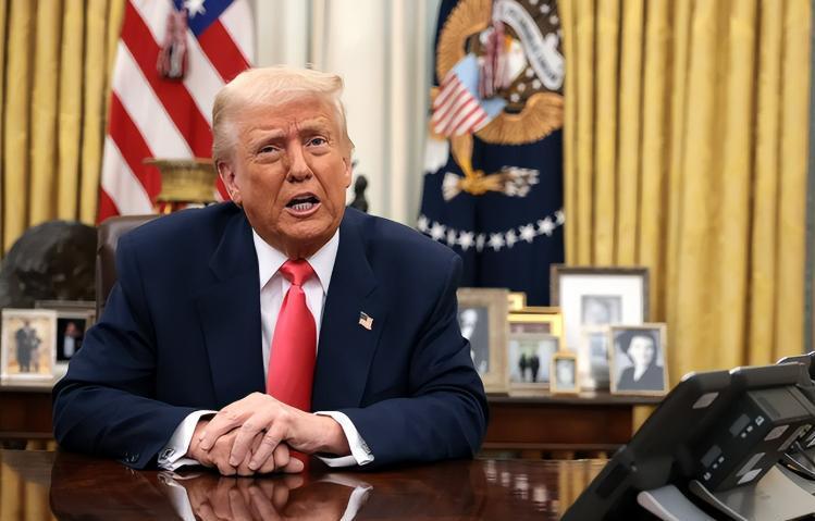 85岁的佩洛西准备“最后一战”。

85岁的佩洛西最近动作不小，放话要在2026