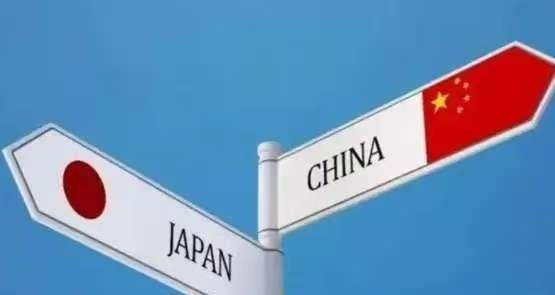 一位新加坡网友表示，日本之所以敢屡屡挑衅中国，丝毫不惧怕中国，并非仅仅是美国的挑