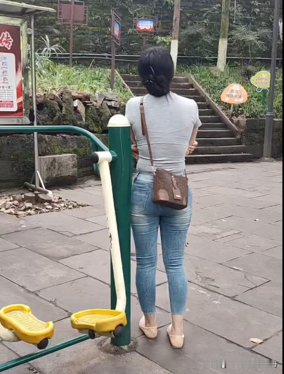 35岁了，看背影能看出来吗？