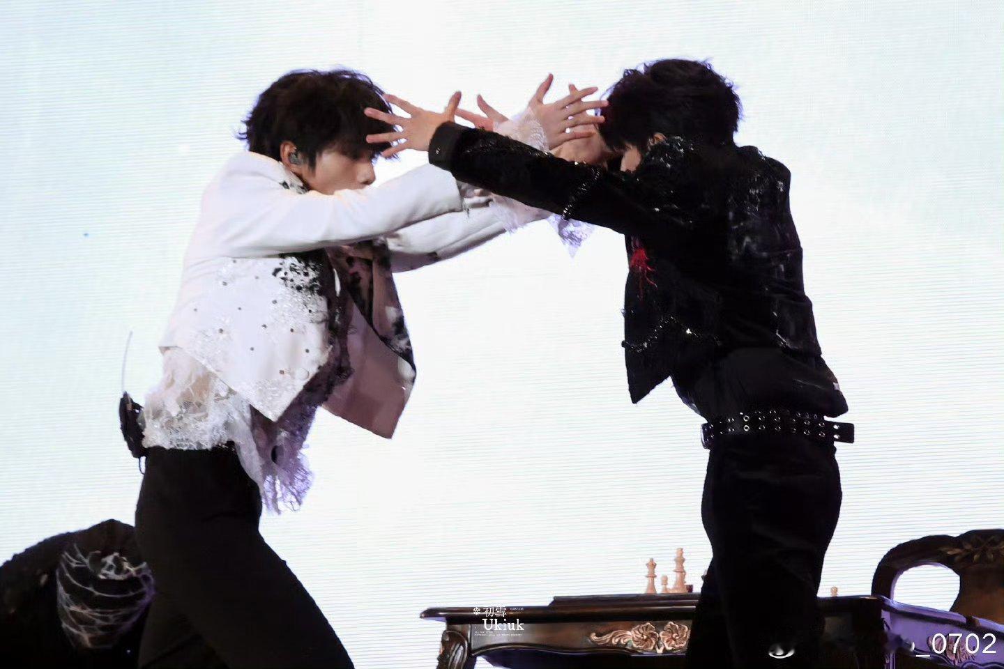 橹穆双人舞台词条爆了！橹穆双人舞台