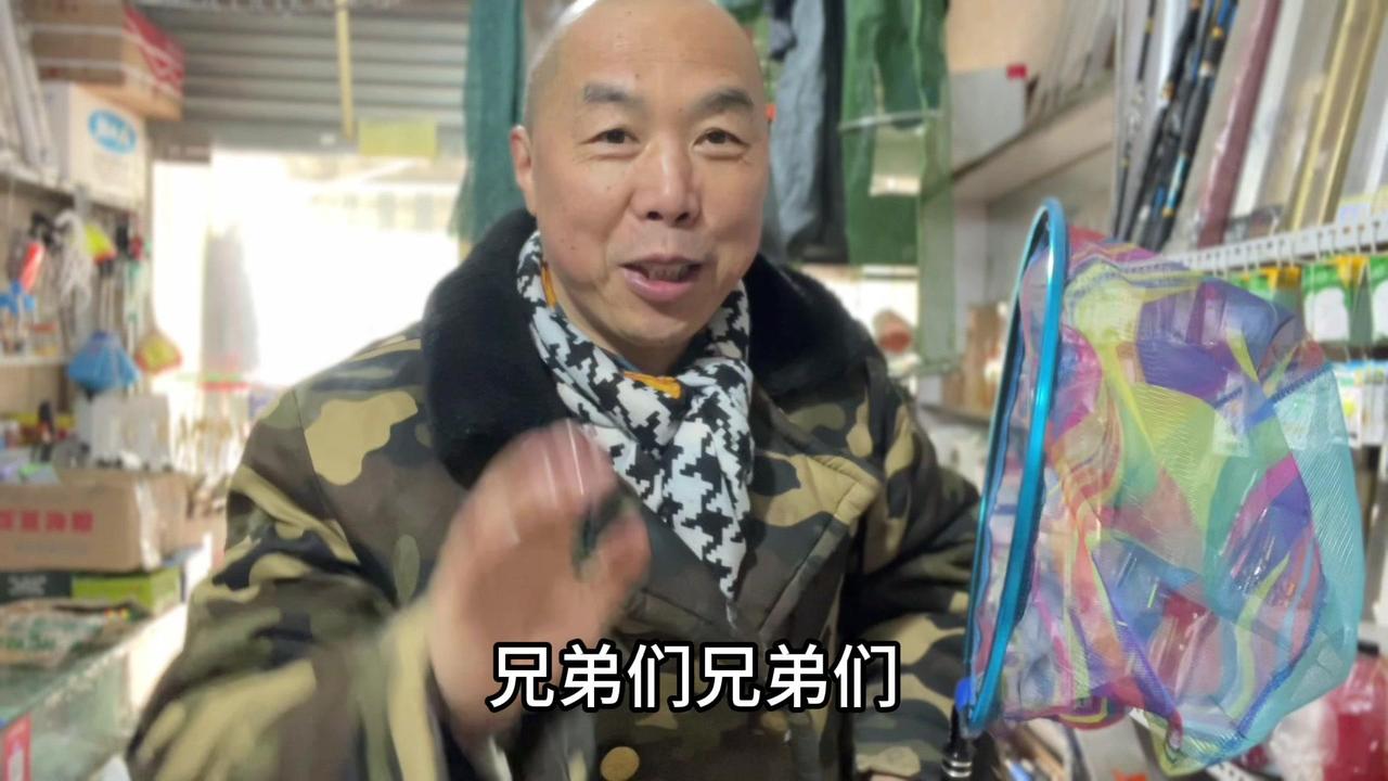 重庆合川呆呆家杀年猪太热闹了，昨天几万人挤在他家吃刨猪饭，今天还要杀5头，全国各