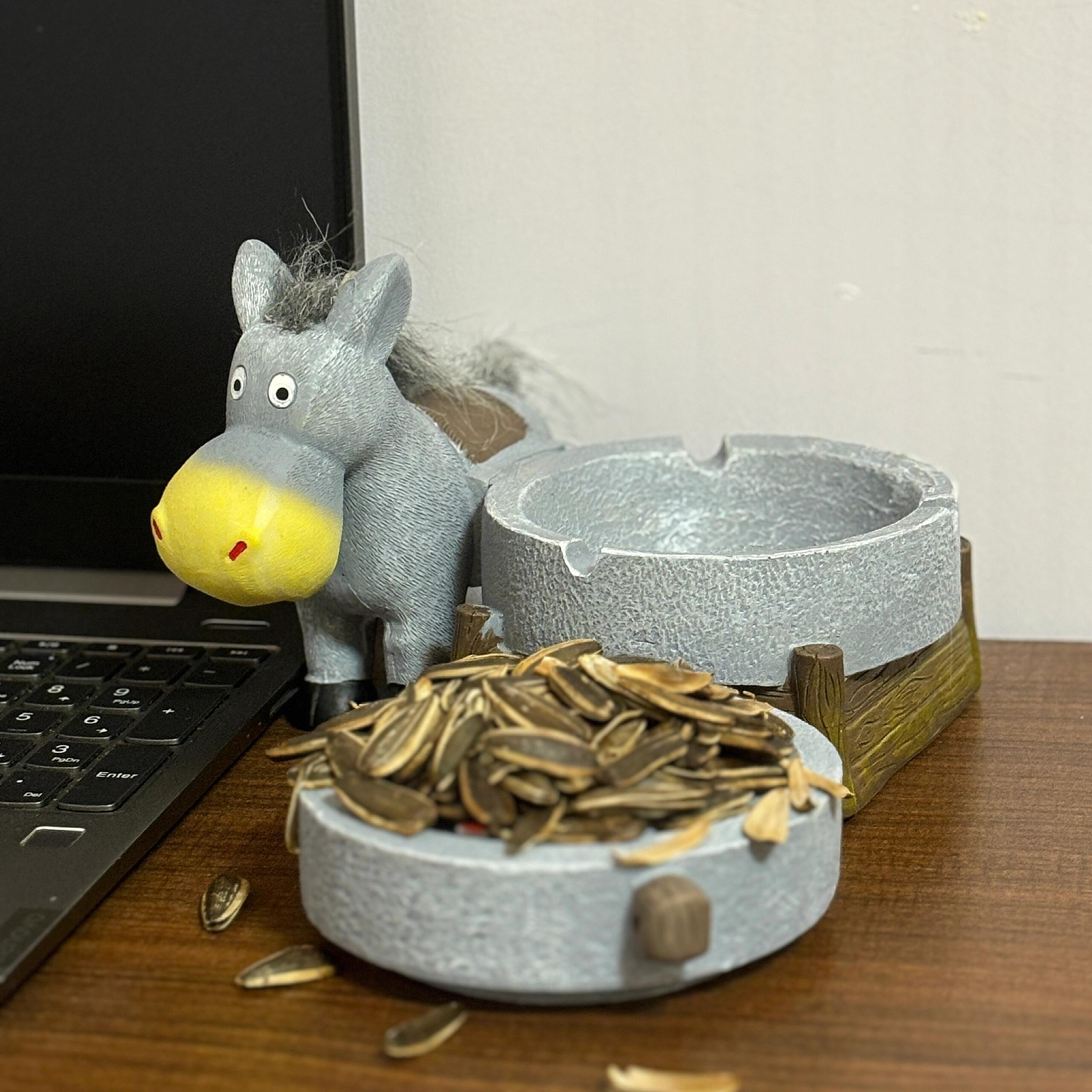 我同事掀开我的驴盖子沉默了…打工驴被我装满了摸鱼唠嗑的瓜子👀驴子也要休息好吧～