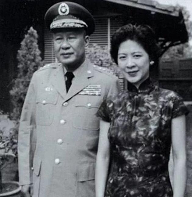 1930年，白崇禧的副官见长官寂寞，把未婚妻王氏送来伺候白崇禧。没想到王氏服侍一
