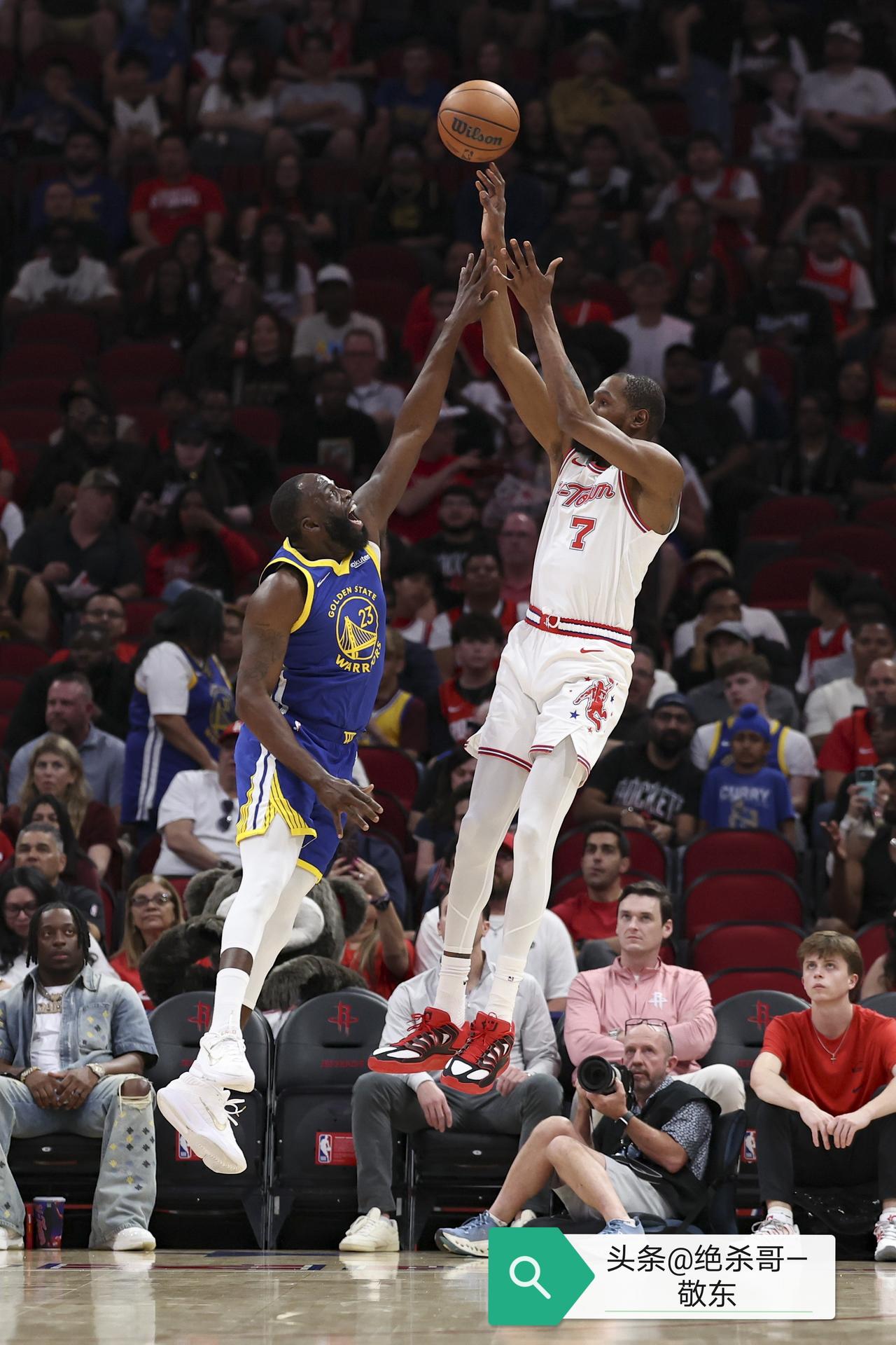 格林终于当了把英雄，金州勇士客场加时115:113险胜火箭🚀！
此役，格林体现