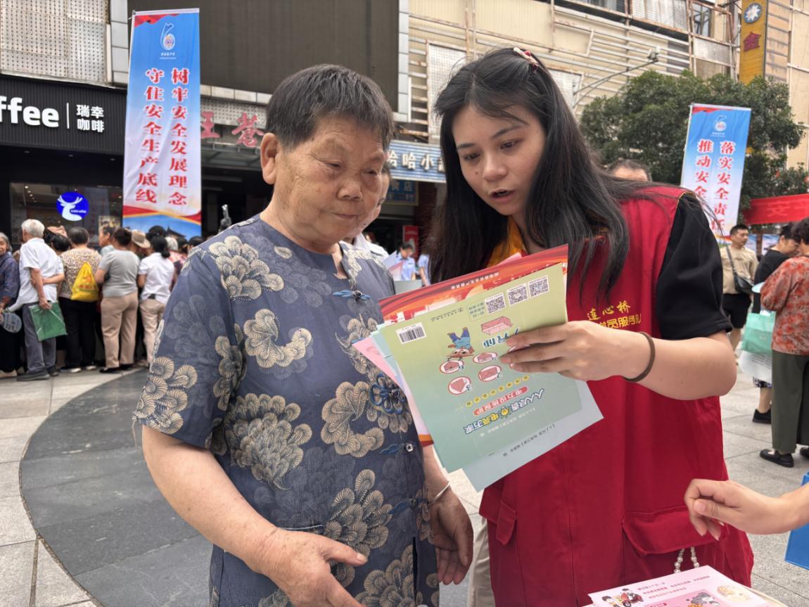 国网旺苍电力参加“安全宣传咨询日”活动
  
6月16日，2026年广元市“安全