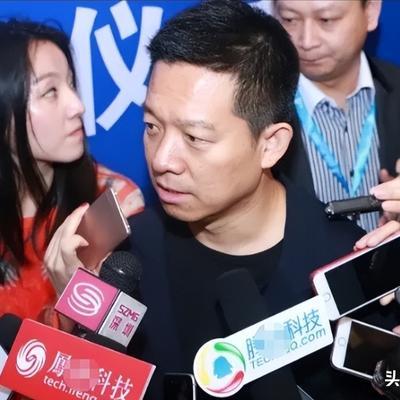 乐视8年前资金链突然断裂，老板贾跃亭竟把122亿债务甩给员工，直接跑路美国，谁料