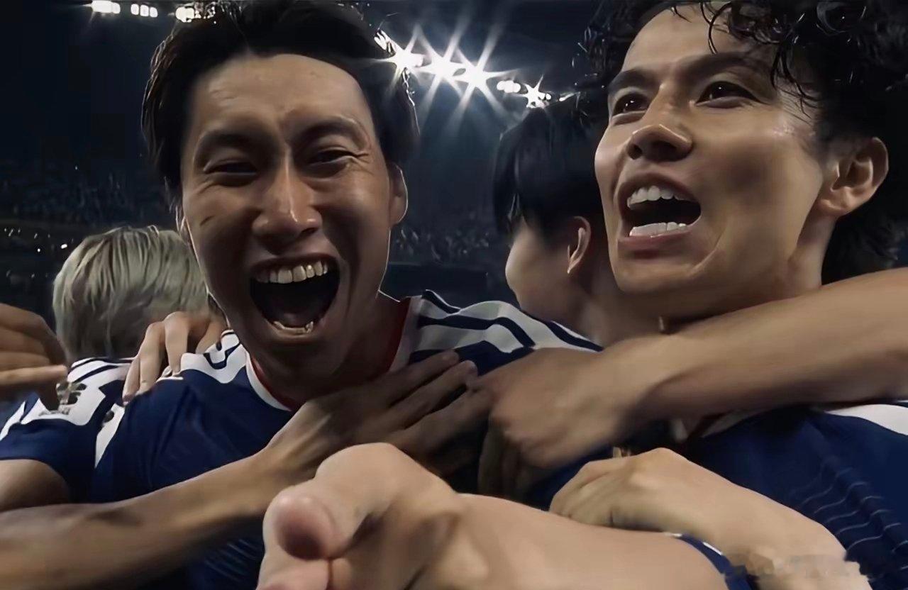 美加墨世界杯，日本队上半场不到半小时已经2比0领先突尼斯队，森保一的球队不断高压