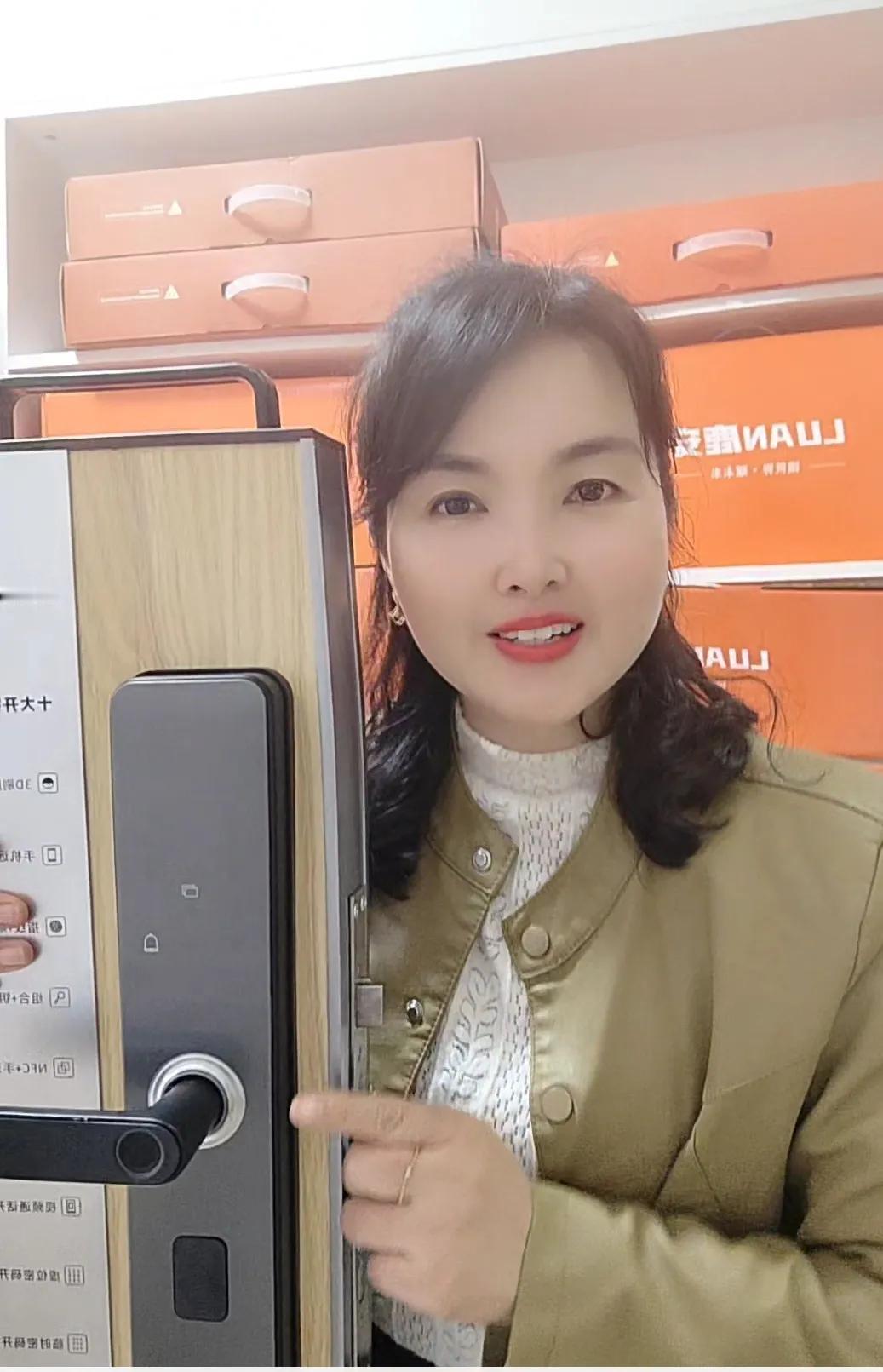 回来湖南，经常会有姐妹们问我，现在每天过得开心吗？快乐吗？我也有认真的想过这个问