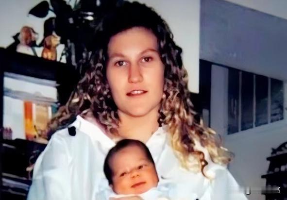 2002年，美国单亲妈妈莉迪亚，进行了4次亲子鉴定，结果让她崩溃：她亲自生的孩子