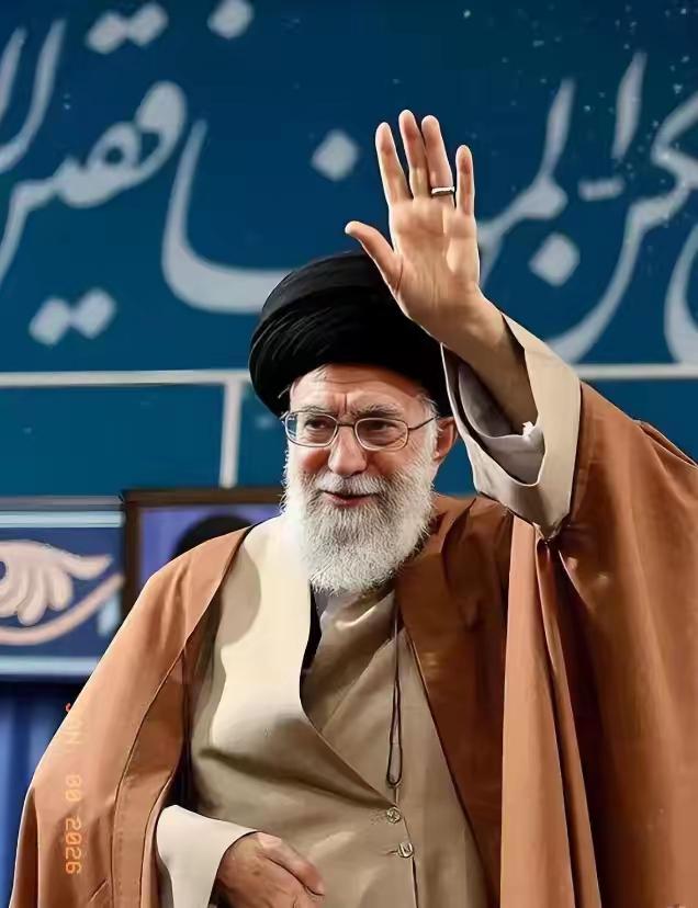 伊朗的问题，说到底就是哈梅内伊年龄太大了，把持政权太久了。这个情况，跟历史上清朝