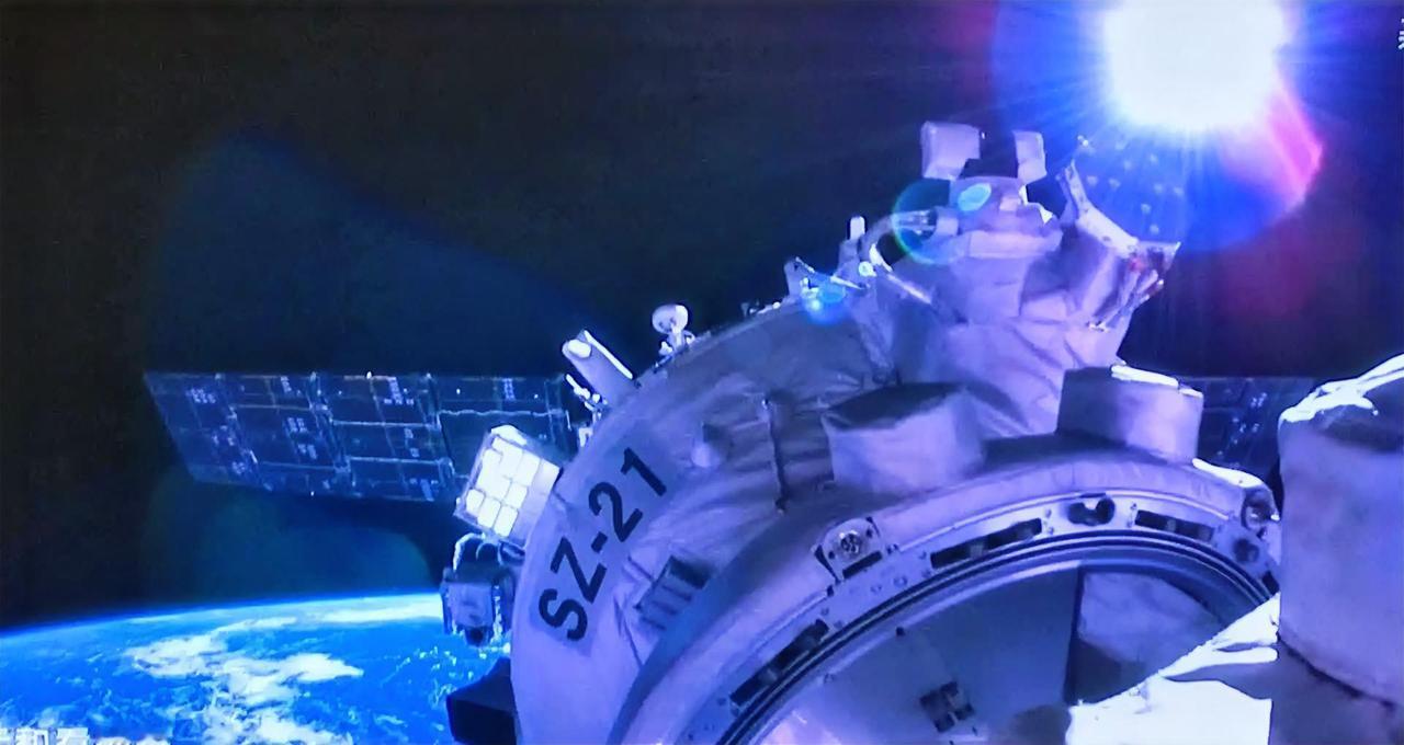 天宫轮换疑云：舷窗裂纹背后的安全考量与未来展望？
美国媒体说，11月14日，神舟