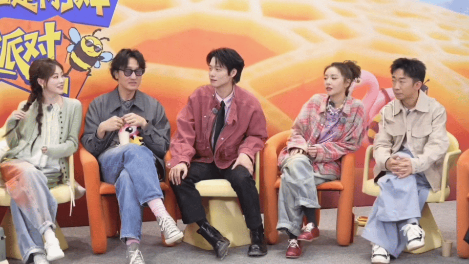 付航艾特魏大勋一顿彩虹屁输出 付航写的彩虹屁都要给魏大勋钩成翘嘴了吧！魏大勋在周