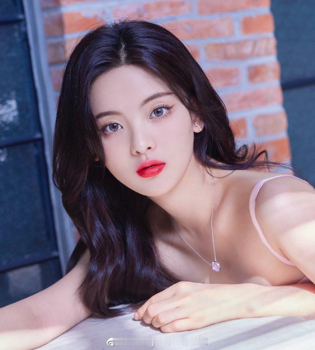 杨超越 性感小吊带，清凉一夏#杨超越[超话]# ​​​