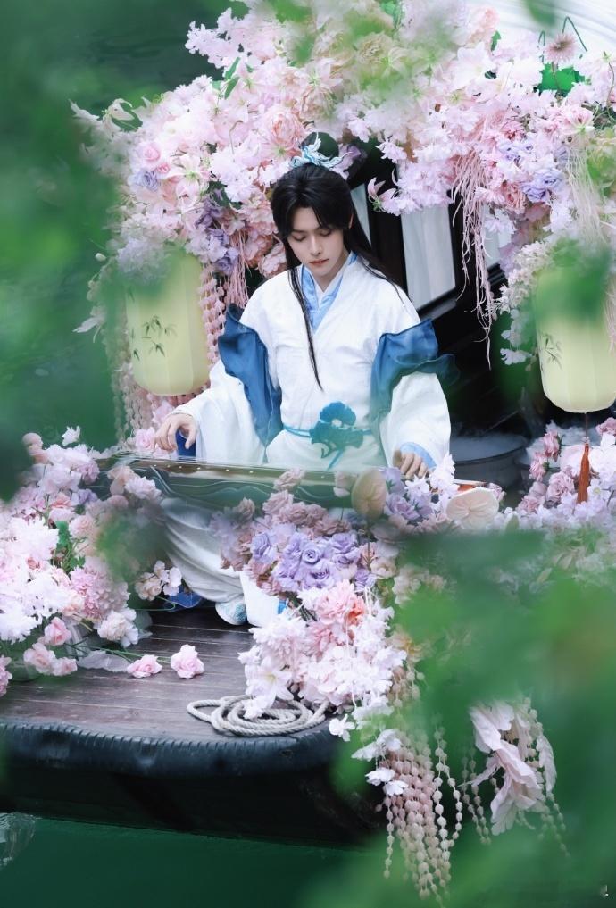 王敬轩电竞节cos庄周王敬轩庄周配音代入感不止外表复刻度满分，内在的角色情绪也被