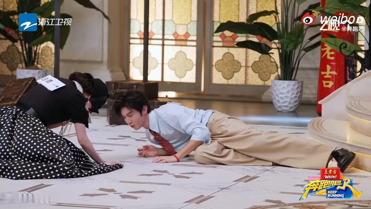 交给白鹿掌镜你就放心吧奔跑吧 白鹿一出手，斯坦尼康都失业！跟拍陈哲远全程不抖不偏