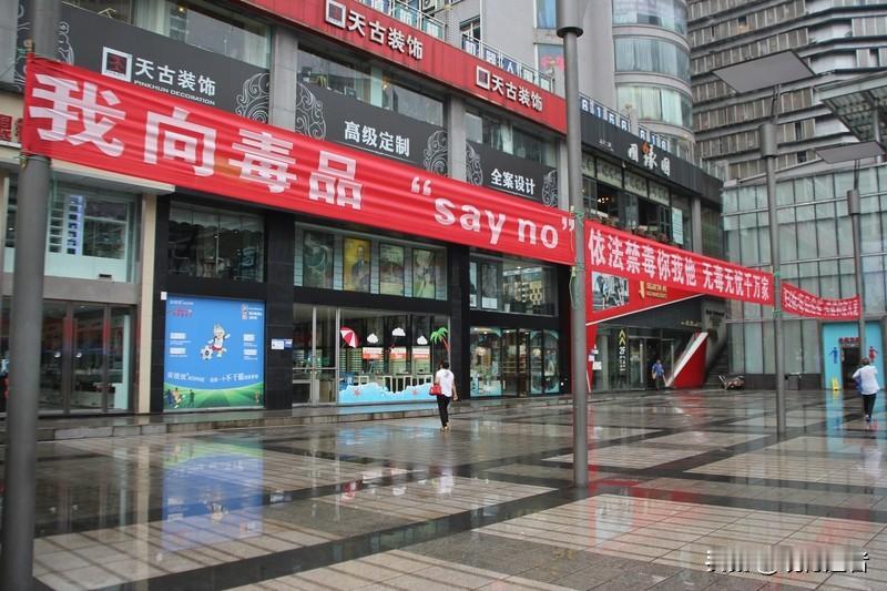 35岁创作歌手因涉毒在香港被捕，令人扼腕叹息。这位本可在乐坛大放异彩的音乐人，如