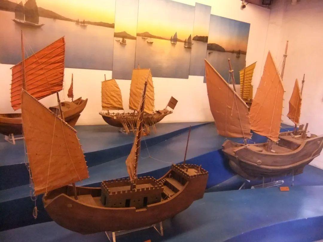 闽台史话：明末清初，实行海禁，对福建造船业发展产生一定的影响，特别是远洋航运备受