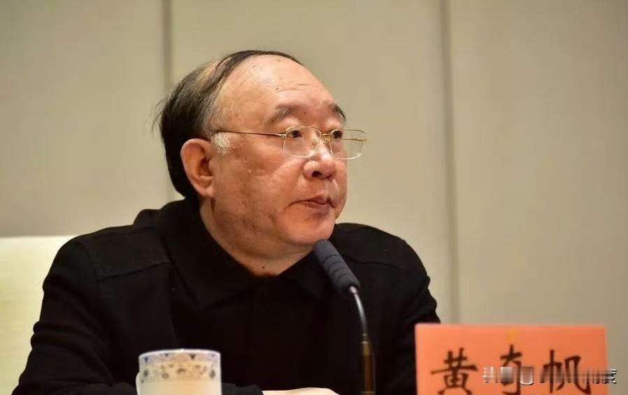 退休十年后被查，同样退休后还活跃在互联网，风评不怎么好的某位前总编不知道会不会屁