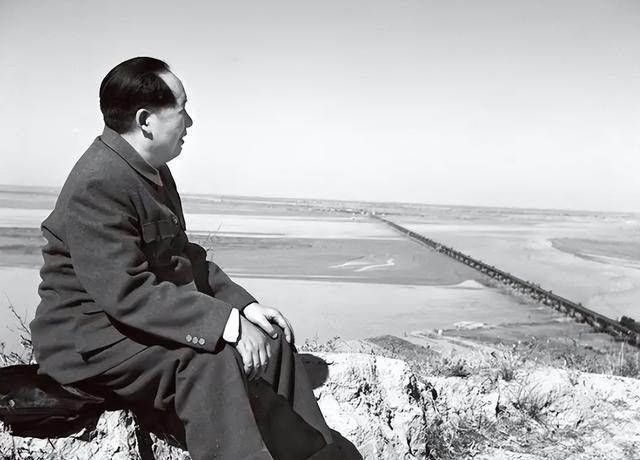 原来毛主席在1949年就想要攻打台湾，那时候应该是最好打的吧。1949年7月份，