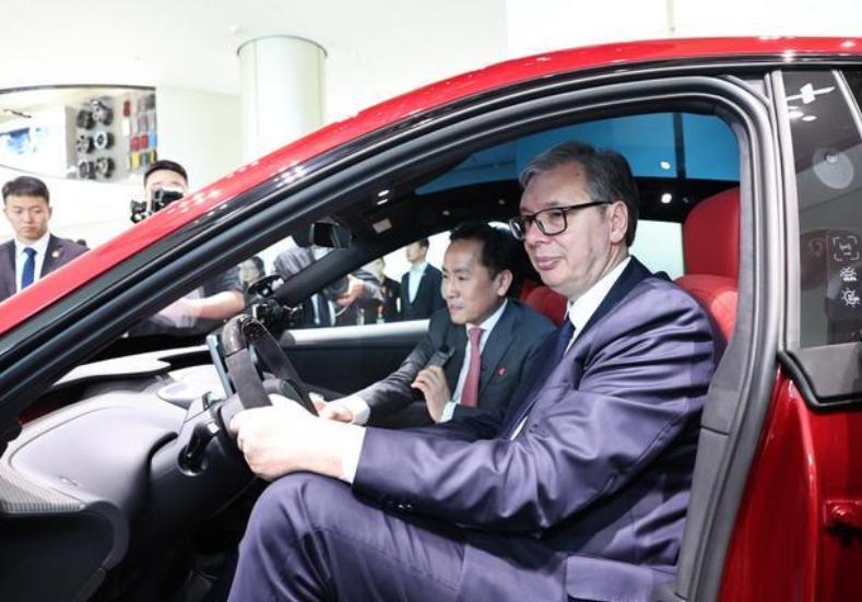 看到武契奇说他买不起小米汽车，我特意查了下塞尔维亚总统的待遇，不查不知道，一查发