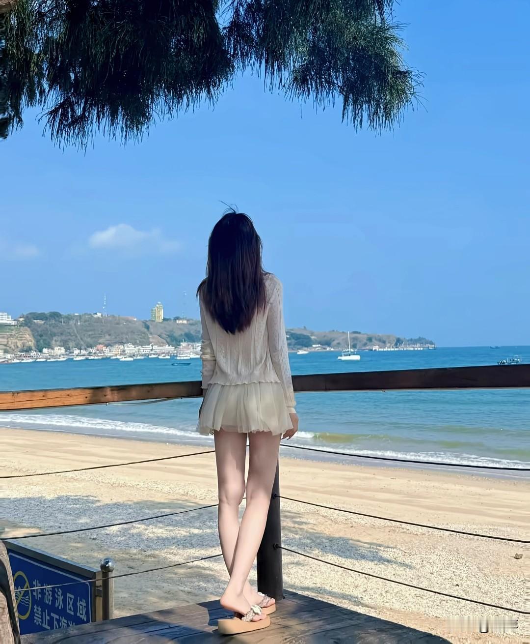 近水楼台先得月
 
很多人常说“近水楼台先得月”，却不一定清楚它的深意。这句话意