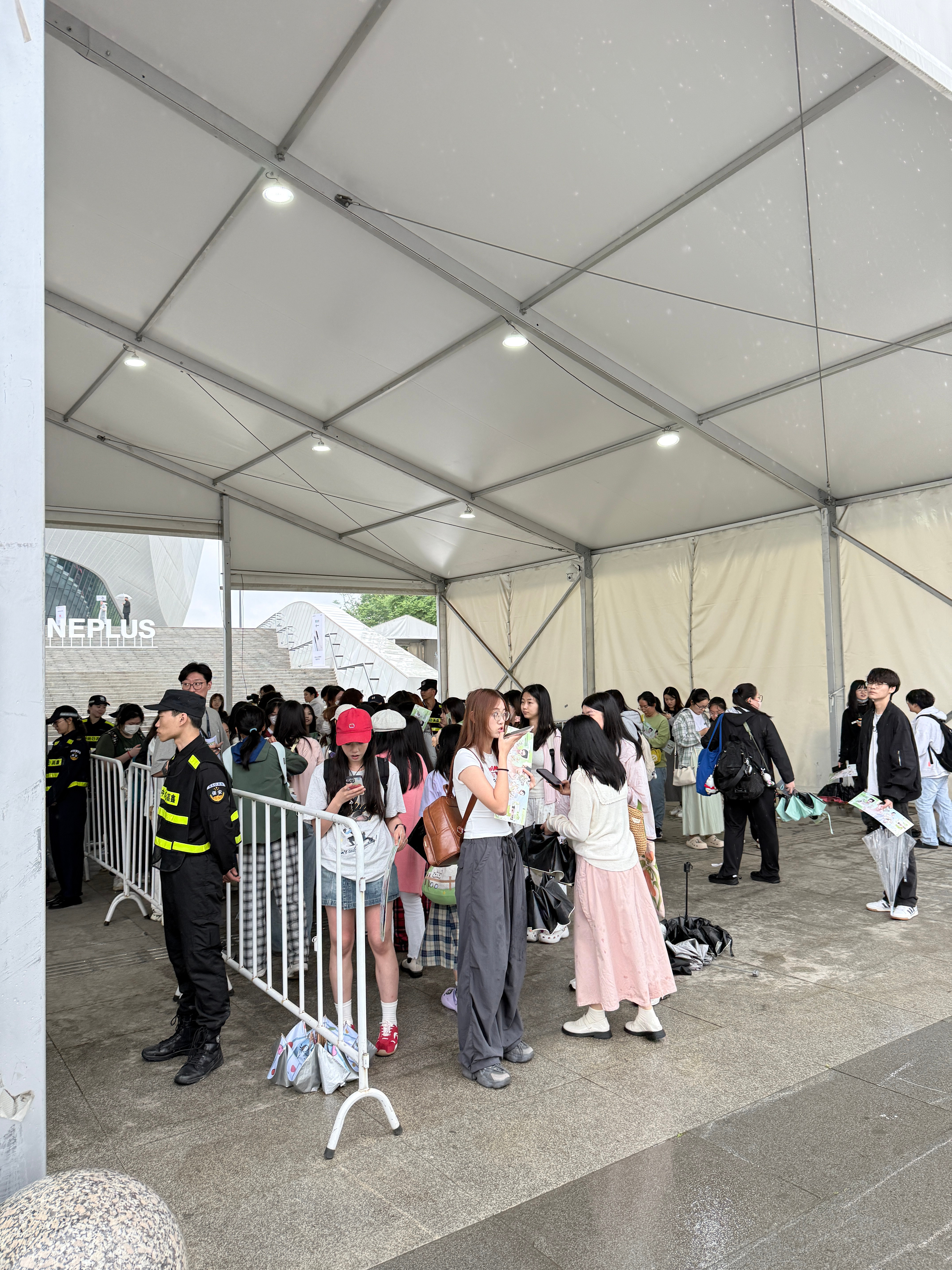 2025高考试卷已在路上好奇一个问题 出卷子的老师，是不是学生党考完，才会放出来