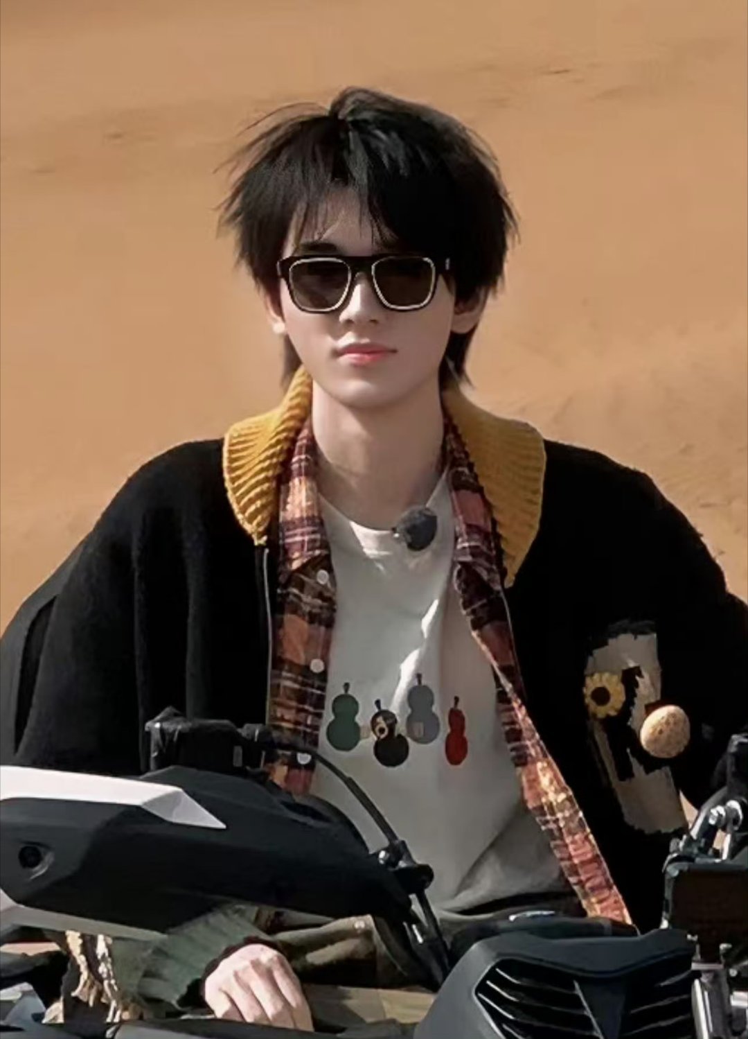 宋亚轩侧脸像易烊千玺 ​​​