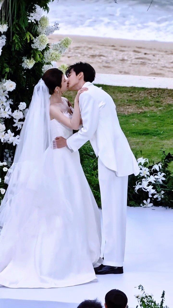 毕雯珺张淼怡婚礼吻毕雯珺张淼怡婚礼接吻路透 好甜好甜期待播出！！ 