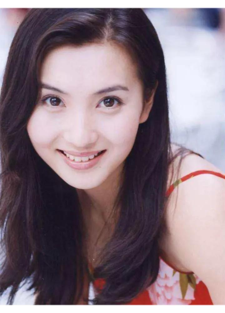 陈好力证清白，芒果台沉默背后的媒体责任

陈好，一位在舆论风波中奋力挣扎的艺人，