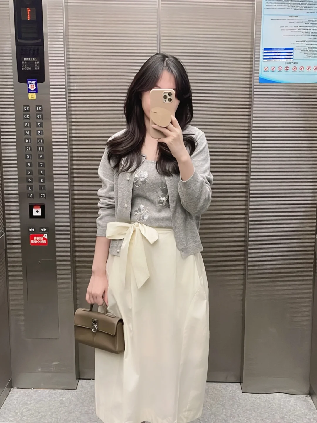 OOTD｜早春的针织衫，电梯自拍📸