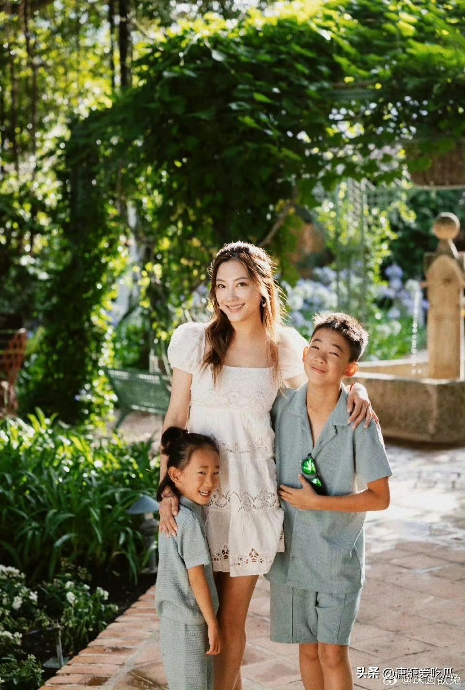 陈小春那么听应采儿的话
不是她强势，也不是她会撒娇
而是她有一点做得让陈小春不得