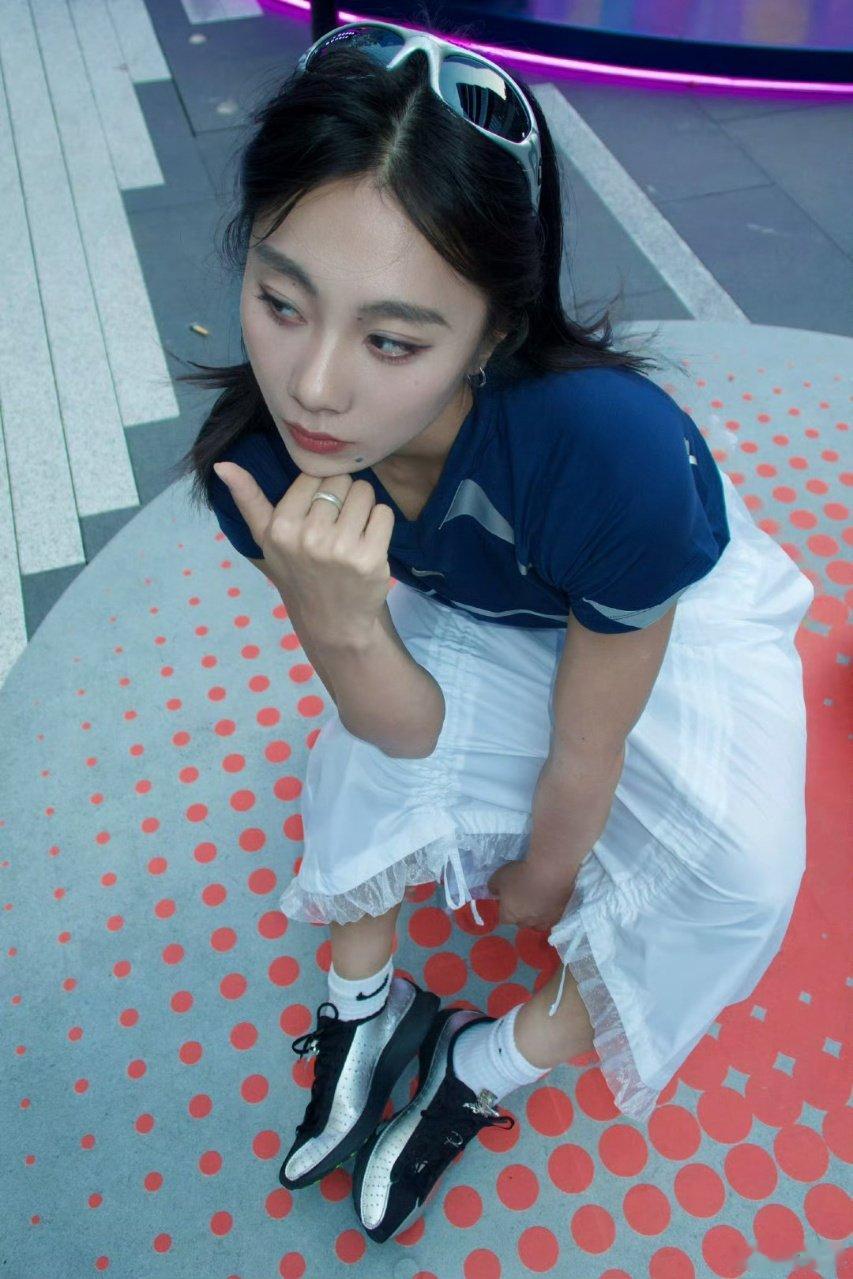 葛曼棋把速度和优雅玩明白了 赛场上是女飞人，赛场下又是优雅在线的小女生，葛曼棋真