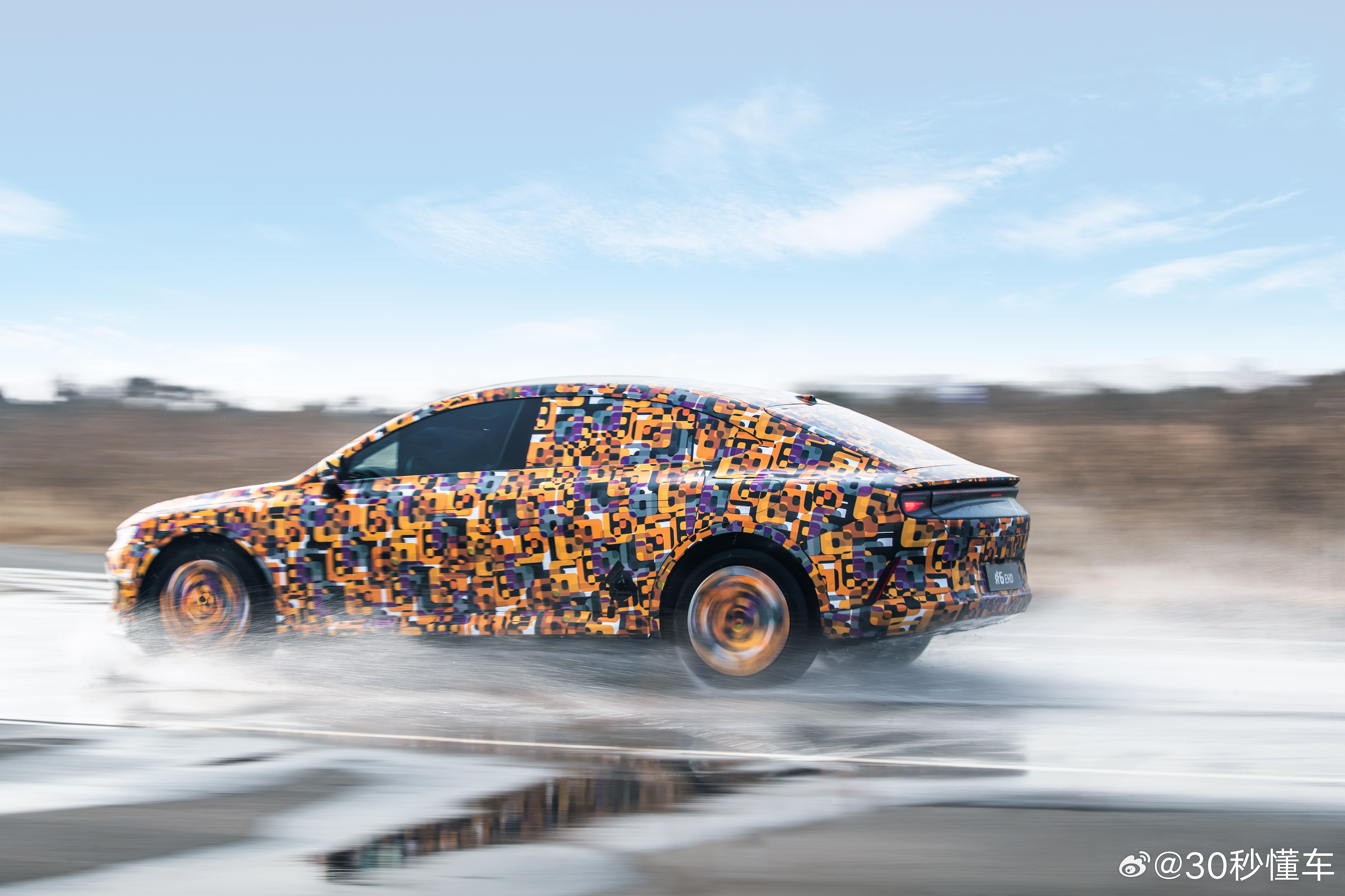 从“违背祖训”到真香，中德混血smart精灵6号这波杀疯了！131km/h极限过