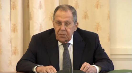 美国拦不住了！俄罗斯官宣对伊朗军售大单，拉夫罗夫一句话怼得美方哑口无言 。
 