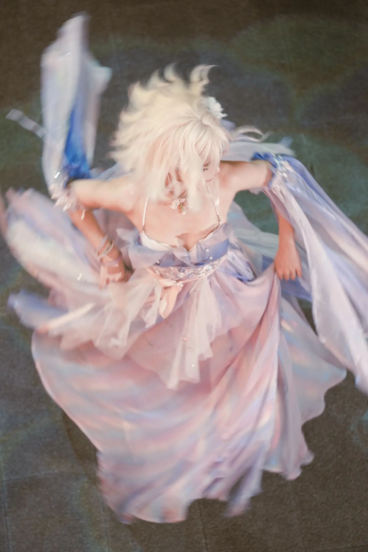 得到一点特殊对待就以为是爱的笨蛋。