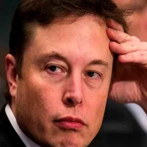 马斯克直接把话撂这儿了：“五年，AI智商超过全人类。2030年，等着大失业吧，钱