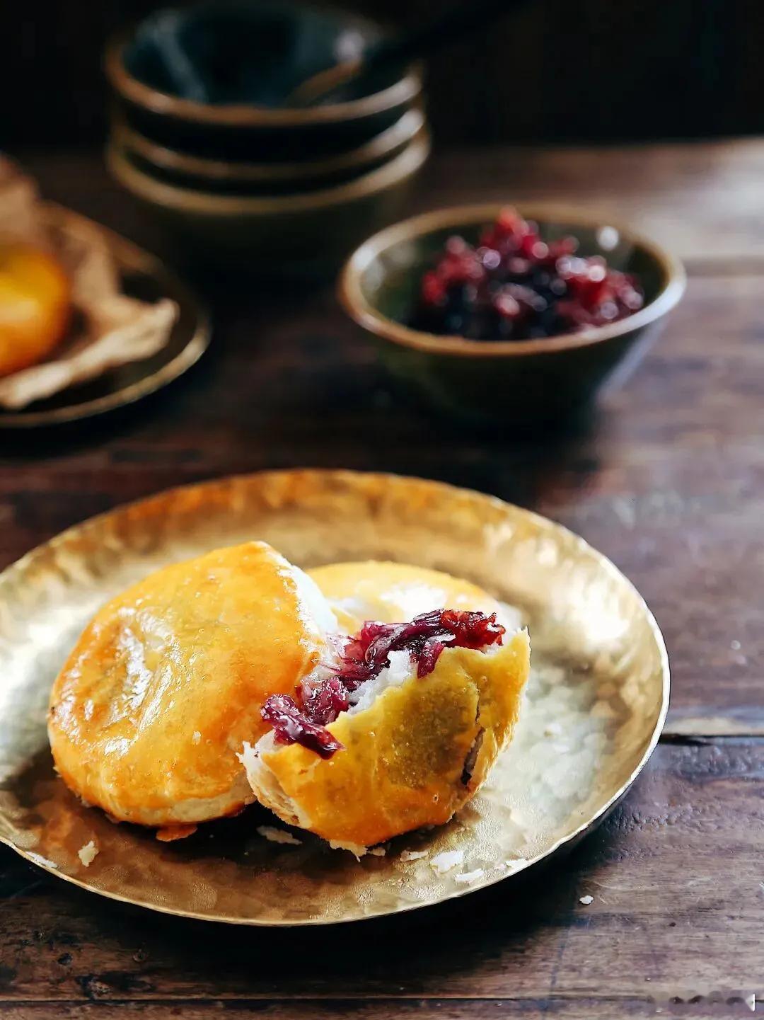 【又是云南菜！英国首相抵京第一餐完整菜单曝光】1月28日下午，英国首相斯塔默乘机