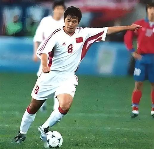 国安青年队的小伙子们都清楚，隋东亮对健力宝情有独钟，喝的时候总念叨着：“健力宝一