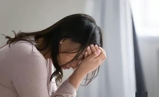 湖北一男子打麻将时，见女牌友长得漂亮，便跟朋友要了对方联系方式，之后约女牌友开房