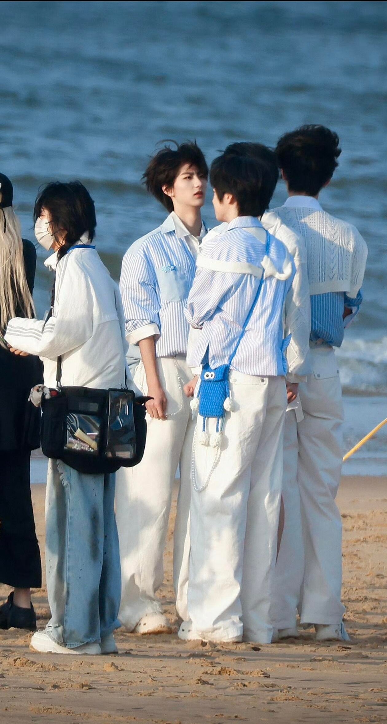 李煜东海边路透 李煜东今日海边路透🌊校园男主角登场好帅啊李煜东海边外拍