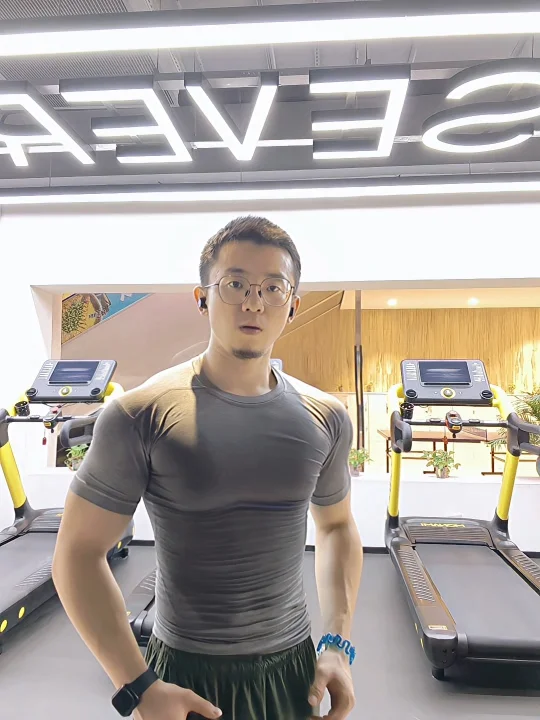 去撸铁吧！🏋️