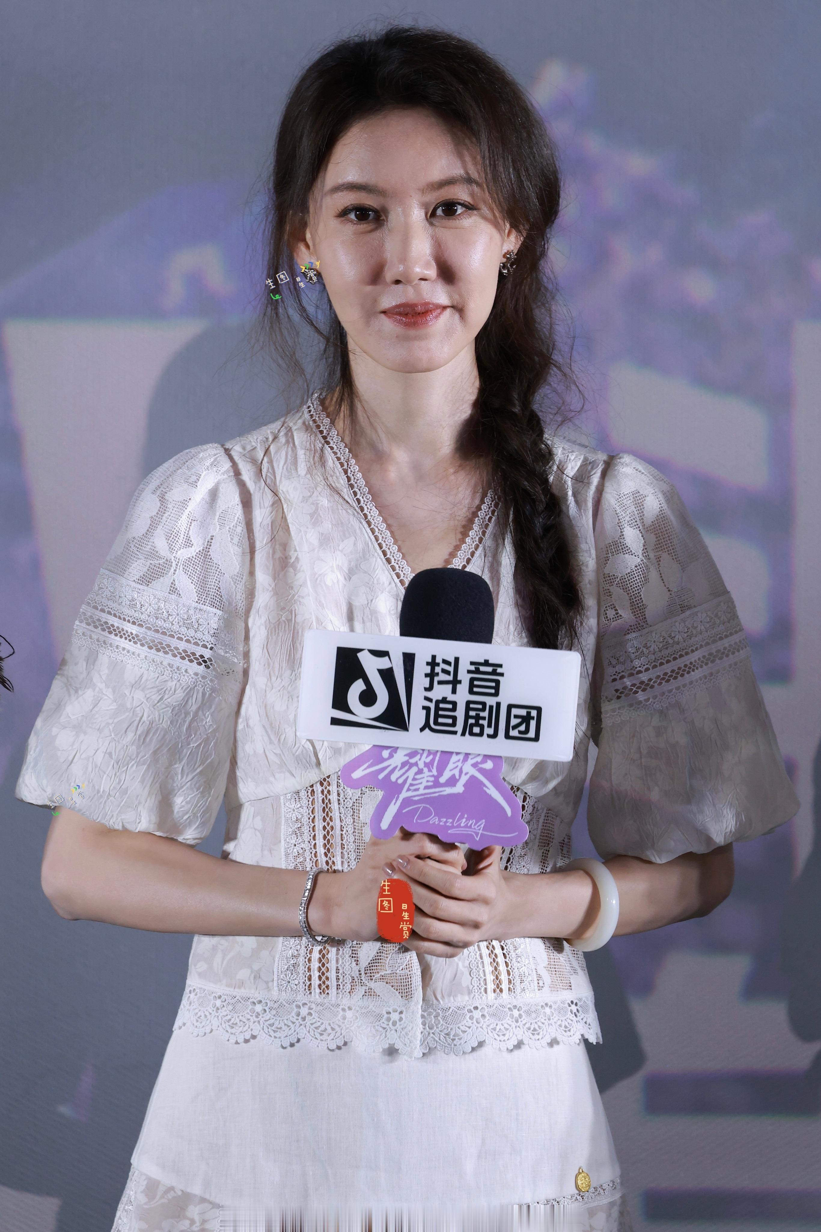 高露耀眼而来，大嫂好气质今日电视剧耀眼 追剧团生图 