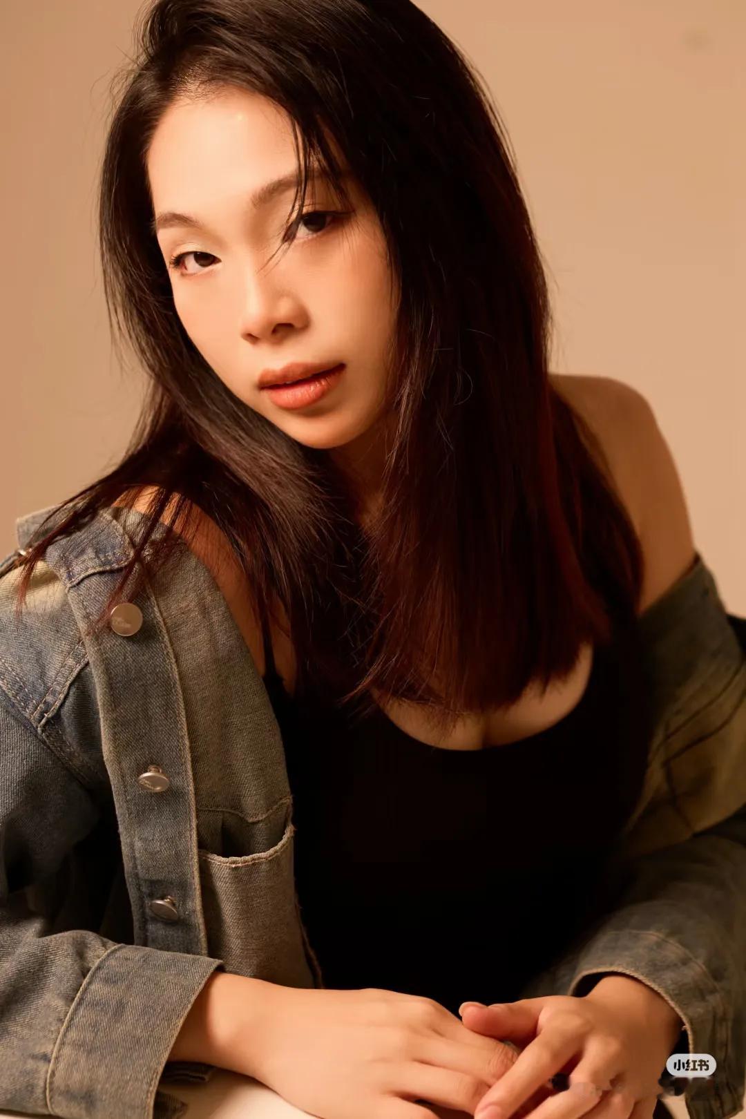 话说大马近几年就推出了许多样靓身材正，气质也相当不错的新晋博主，而爱丽就是其中之