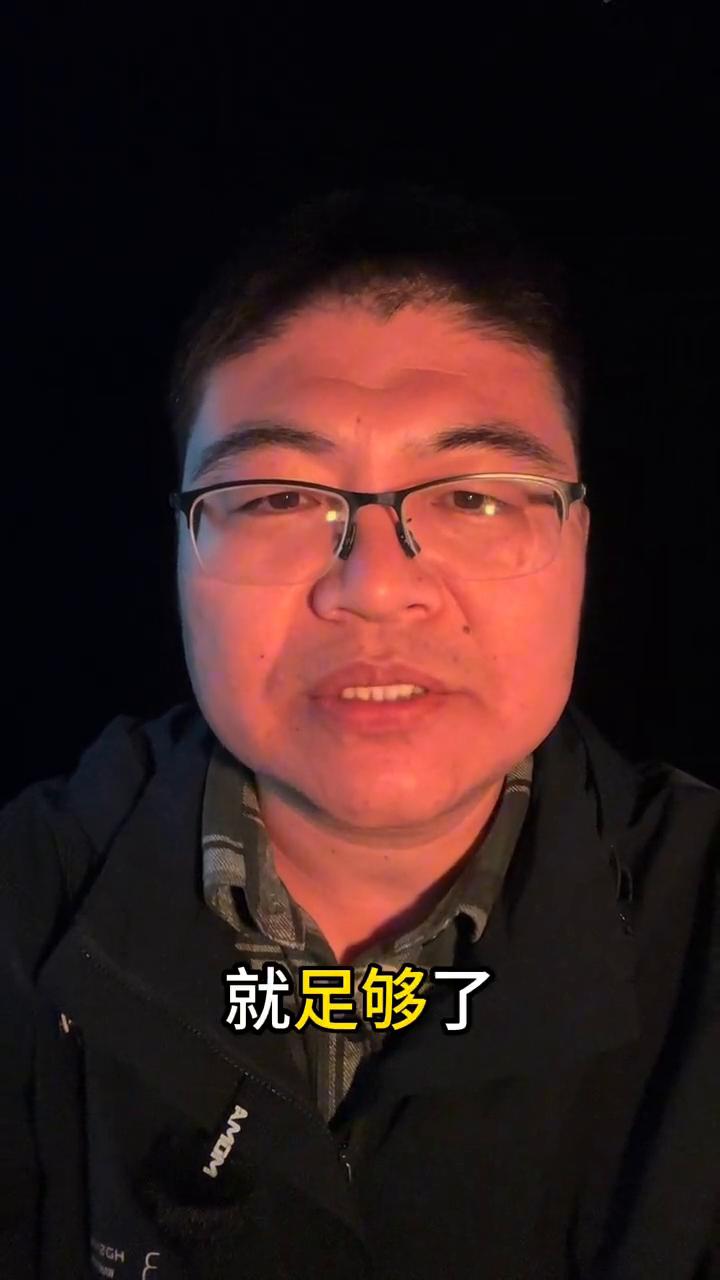 知己。
随时可以打扰的人，这辈子有一个就足够了。很喜欢的一句话：我很忙，但只要是