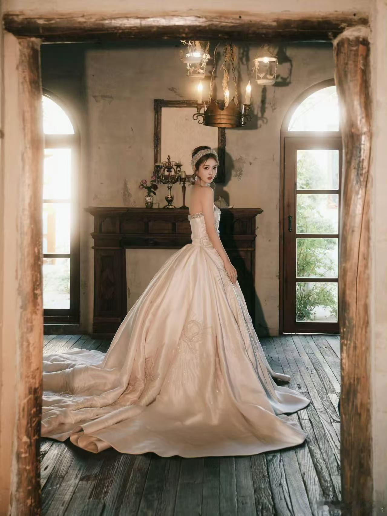 白鹿视界大会出发图白鹿古堡女王白鹿古堡女王，好美，[可怜][可怜] ​​​