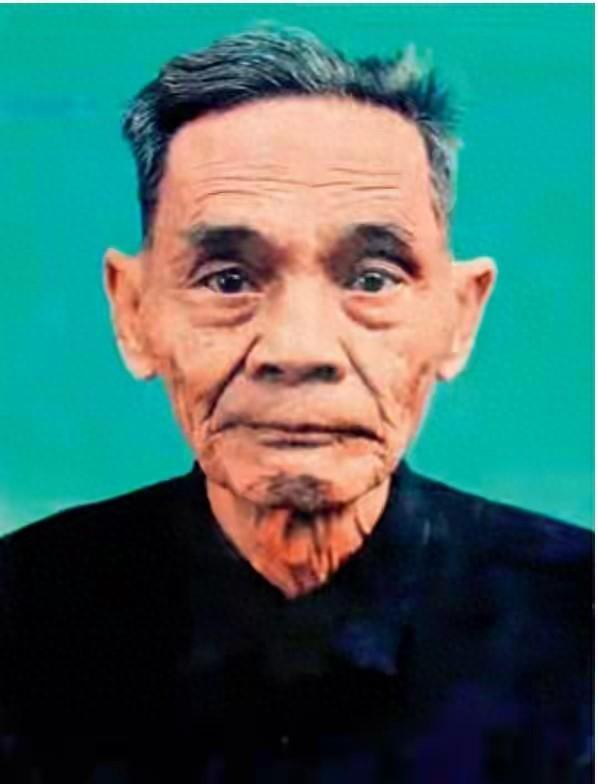 1988年，潜伏于台湾42年的中共地下工作者，以伪造身份返回内地。回到家，他才发