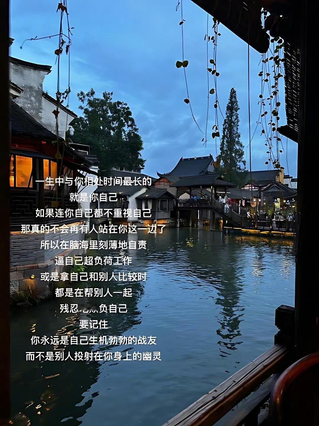 藏锋，隐智，慎言，向善。一生中，与你相处时间最长的是你自己，你永远是自己生机勃勃