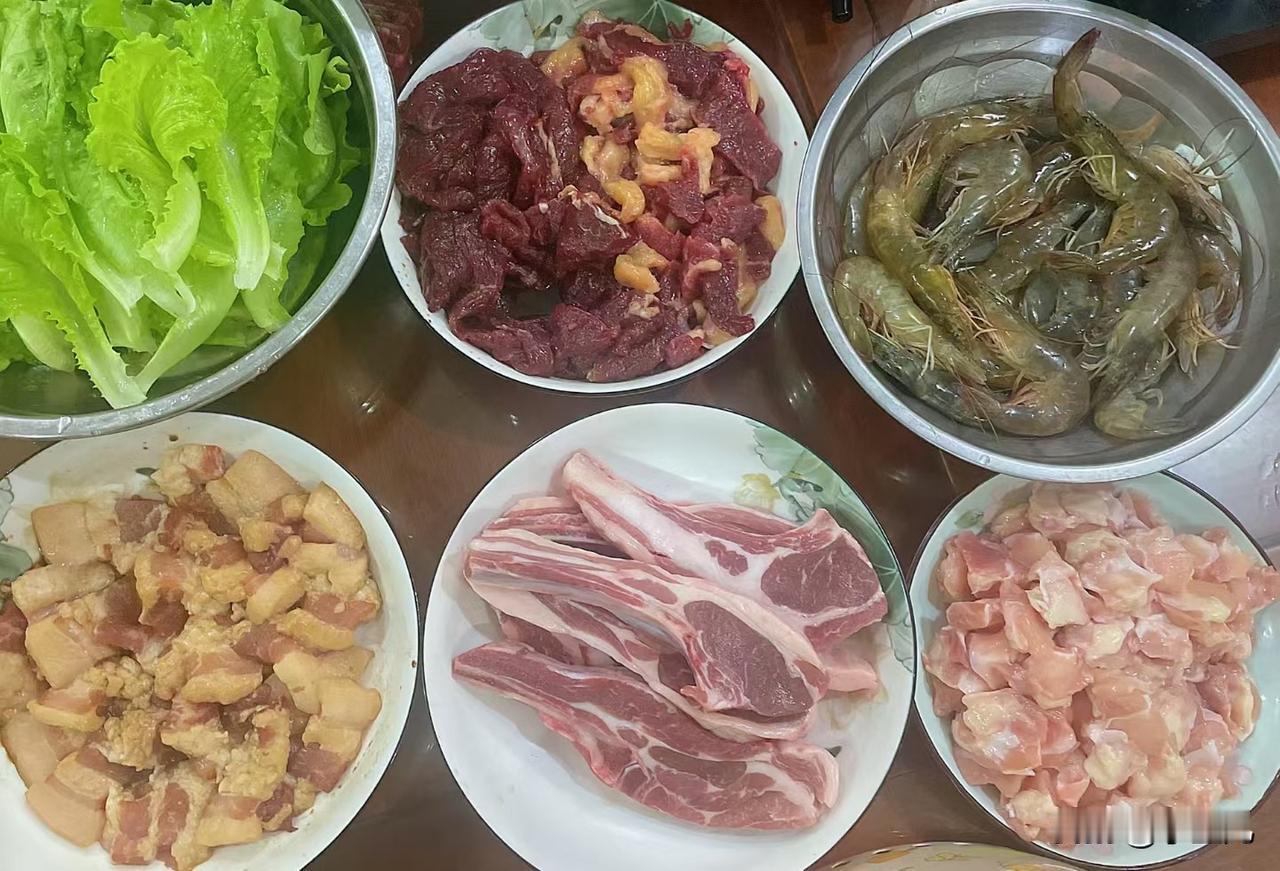 弃我去者
昨日之日不可留
乱我心者
今日之日多烦忧
长风万里送秋雁
对此可以酣高